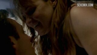 Chelsea Alden en topless en sujetador, escena en Shameless