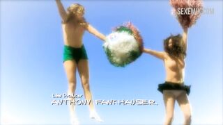 Maura Murphy saltando en topless, escena en #1 Cheerleader Camp