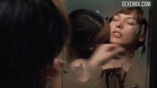 Pechos de Milla Jovovich, Sexo Interacial lésbico, en película calibre .45