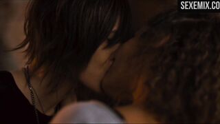 Scène lesbienne de Katherine Moennig et Mercedes Masohn - The L Word : Generation Q