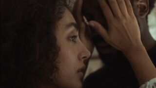 Momento sexy de Golshifteh Farahani, escena en Punto Ciego