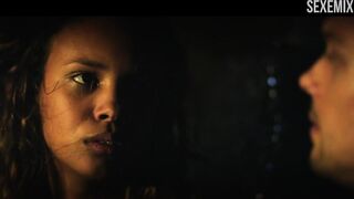 Hot Alisha Boe, scène sexy dans 68 Kill