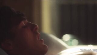 Sydney Sweeney está demostrando sus grandes tetas desnuda teniendo sexo, escena en Euphoria