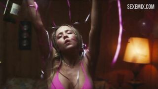 La hermosa Sydney Sweeney en bikini rosa, escena en Euphoria