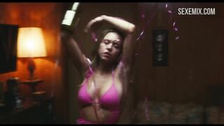 La hermosa Sydney Sweeney en bikini rosa, escena en Euphoria