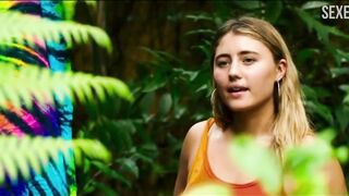 Lia Marie Johnson en shorts sexys, escena en Bayou Caviar (2018)