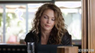 Dina Meyer follada a caballo y en posición de misionero, escena en Lethal Seduction (2015)