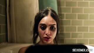 Melissa Barrera sexy, im Badezimmer, Szene in Vida s02e07 (2019)