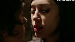 Mishel Prada y Roberta Colindrezs Sexo Lésbico - Vida s02e10 (2019)