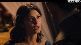 Ateşli Alessandra Mastronardi, Medici Masters Of Florence'daki Seksi Sahne