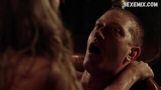 Shelby Lang muestra su trasero desnudo, escena en Salem s03e08 2017