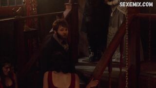 Shelby Lang muestra su trasero desnudo, escena en Salem s03e08 2017