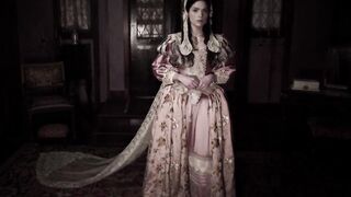 Janet Montgomery sexy, scena a Salem 2014