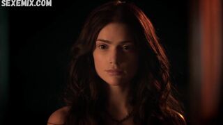 La calda Janet Montgomery, scena sexy a Salem s01e01 2014