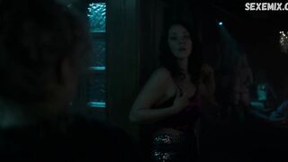 Mariana Novak exibiu seios nus, cena em Ozark s02e01 (2018)