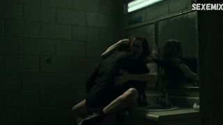 Jordana Spiro follada en el baño, escena en - Ozark s02e04 (2018)