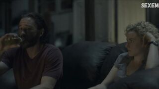 Julia Garner escena sexy al estilo misionero en Ozark s03e06e08 (2020)