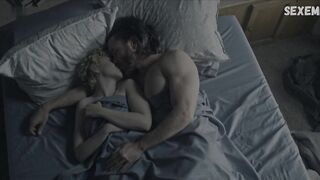 Julia Garner escena sexy al estilo misionero en Ozark s03e06e08 (2020)