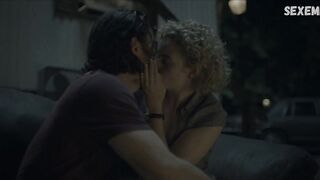 Julia Garner escena sexy al estilo misionero en Ozark s03e06e08 (2020)