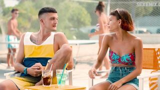 Amanda Campana bikini, escena erótica en Summertime s01e04 (2020)