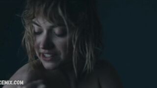 Imogen Poots pokazuje piersi, scena w „Wiem, że to prawda” (2020)