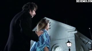 Belle (1973) filmindeki Stephane Excoffier göğüsleri, popo sahnesi