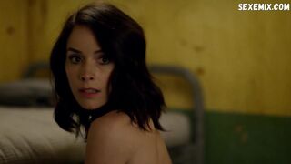 Abigail Spencer sexy, escena en Timeless s01e01 (2016)