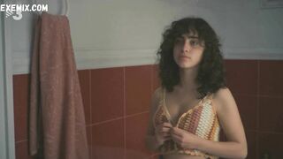 Maria Morera in topless, scena in Cucut s01e01 (2022)