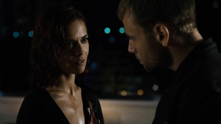 Valeria Bilello nua, cena erótica de Sense8 s02e04 (2017)