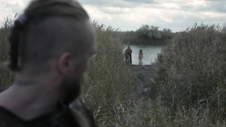 Millie Brady nuda, scena erotica da The Last Kingdom s02e07 (2017)