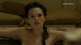 Anna Brewster nue, scène érotique de Versailles s02e07 (2017)