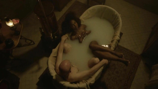 Fatou N'Diaye nuda, scena di sesso da Maison Close s02e08 (2013)