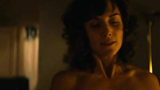 Alison Brie desnuda, escena de sexo de GLOW s01e01 (2017)