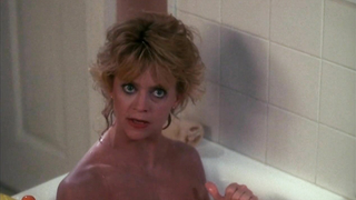 Goldie Hawn desnuda, escena erótica de Wildcats (1986)