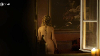 Miriam Stein desnuda, escena erótica de Das Goldene Ufer (2015)