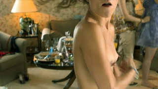 Janina Sachau nue, Lisa Bitter sexy, scène érotique de Das Hochzeitsvideo (2012)