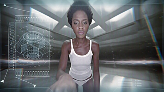 Tenika Davis sexy, escena erótica de Debug (2014)