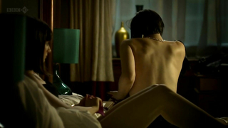 Neve McIntosh desnuda, Natasha O'Keeffe desnuda, escena de sexo de Lip Service s02e04 (2012)