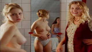 Theresa Scholze nackt, Alexandra Maria Lara sexy, erotische Szene aus Mensch, Pia! s01e07 (1996)