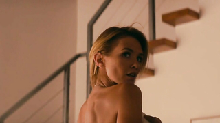 Nicky Whelan desnuda, escena de sexo de Inconcebible (2017)