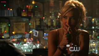 Arielle Kebbel sexy, Shiri Appleby sexy, escena erótica de Life Unexpected s02e01 (2010)