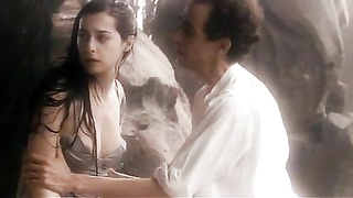 Assumpta Serna desnuda, Amira Casar desnuda, escena erótica de El pianista de los terremotos (2005)