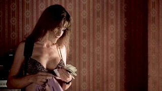 Barbara Lerici desnuda, Chiara Caselli desnuda, escena erótica de Sleepless (2001)