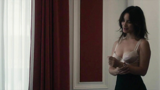 Berenice Marlohe sexy, Cena de sexo de 5 a 7 (2014)