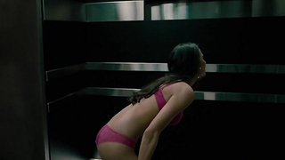 Elizabeth Banks sexy, Genesis Rodriguez sexy, escena de sexo de Man on a Ledge (2012)