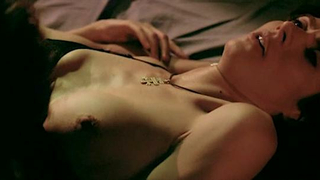 Florencia Raggi nue, scène de sexe de Complici del silenzio (2009)