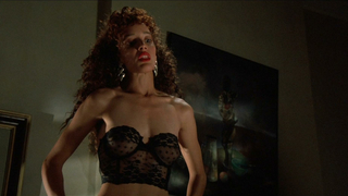 Celebridades desnudas »: Jennifer Beals sexy, Kasi Lemmons desnuda - El beso del vampiro (1989)