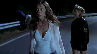 Celebridades desnudas »: Jennifer Love Hewitt sexy, Sarah Michelle Gellar sexy - Sé lo que hicisteis el último verano (1997)