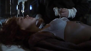 Famosos desnudos »: Julia Roberts sexy - Flatliners (1990)