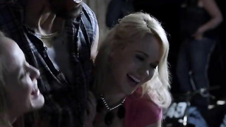 Celebridades desnudas »: Kristen Hager sexy, Crystal Lowe sexy - A Little Bit Zombie (2012)